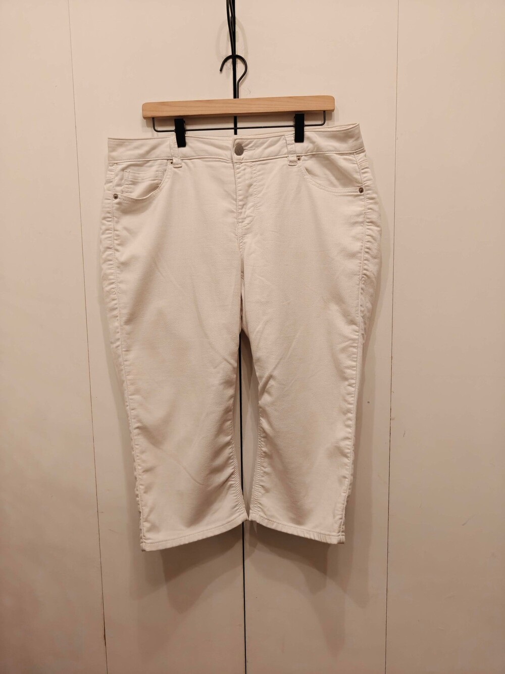 Venezia White Cotton Blend Knee Length Shorts Size 14 Five Pocket